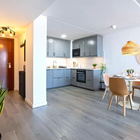 Con Terraza Y Vistas Al Mar - Nogalera Ii By Rent Me טורמולינוס